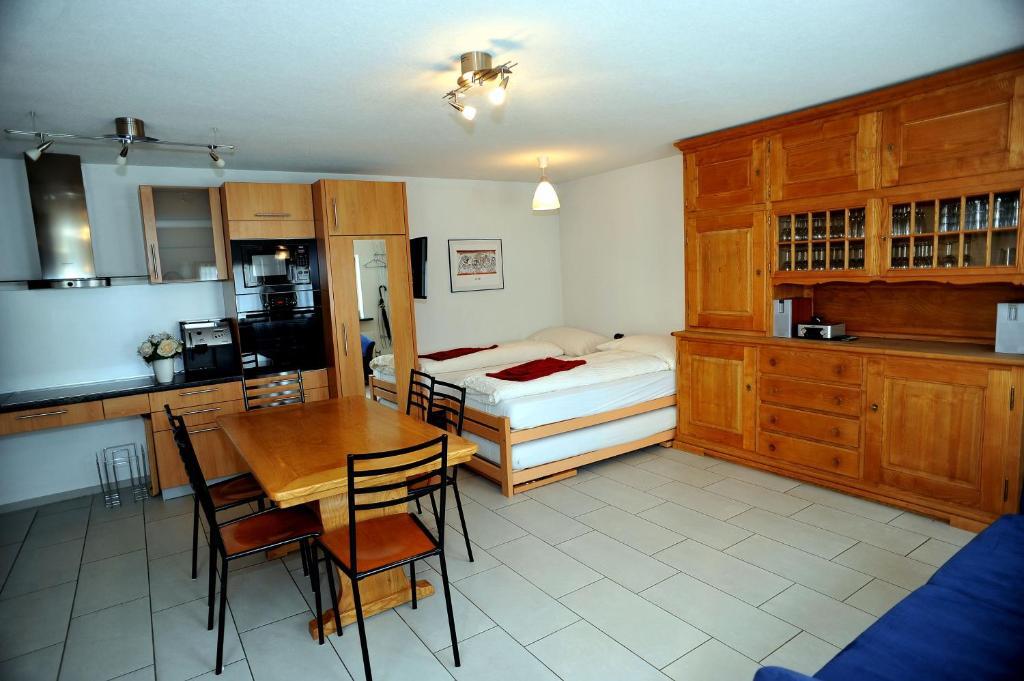 Niros Bed & Breakfast Бирсфельден Номер фото