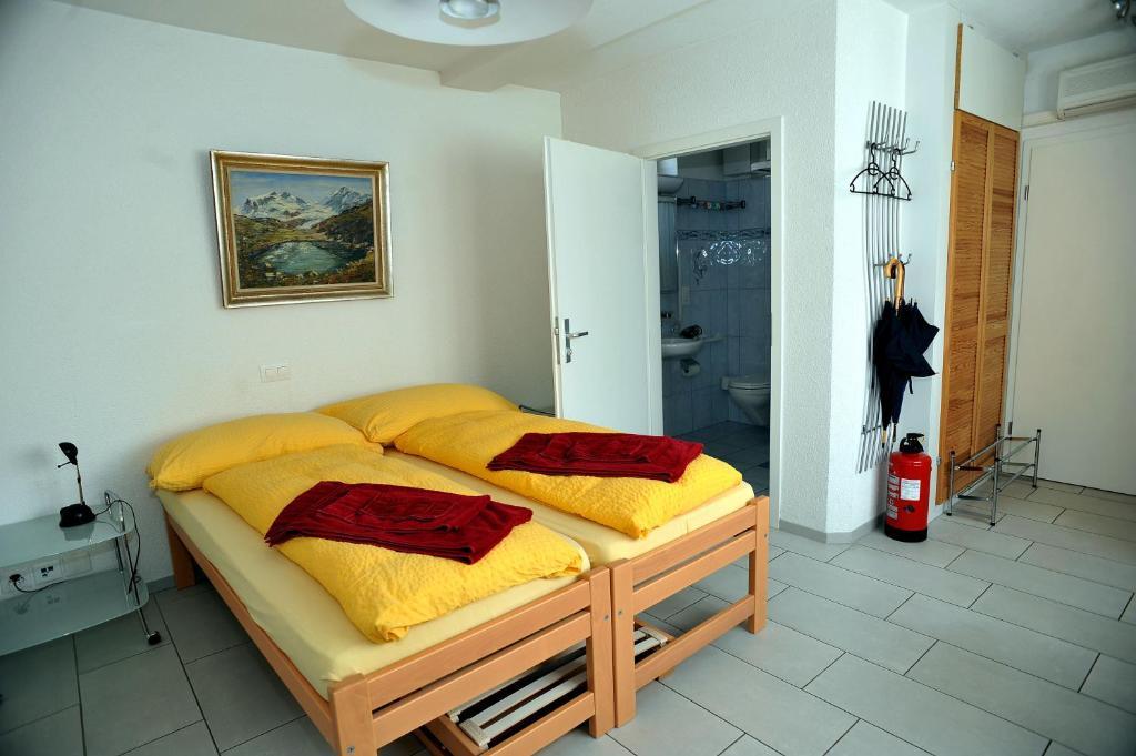 Niros Bed & Breakfast Бирсфельден Номер фото