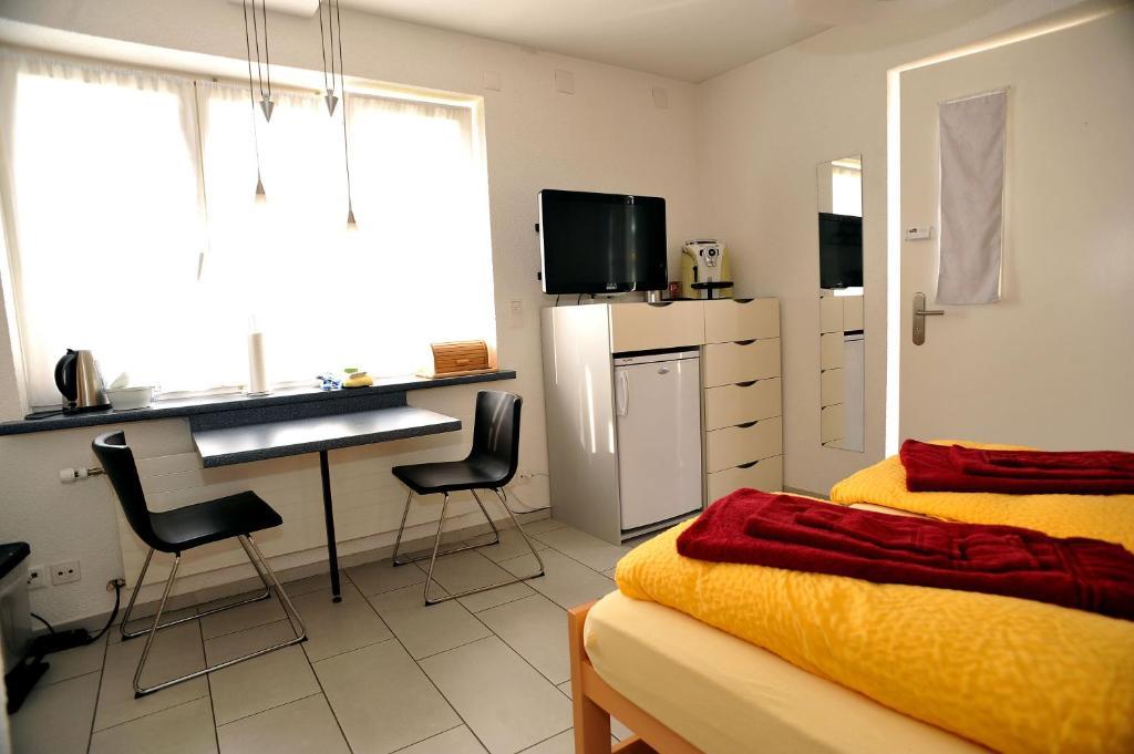 Niros Bed & Breakfast Бирсфельден Номер фото