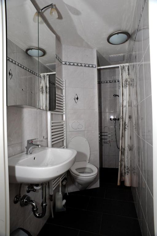 Niros Bed & Breakfast Бирсфельден Номер фото