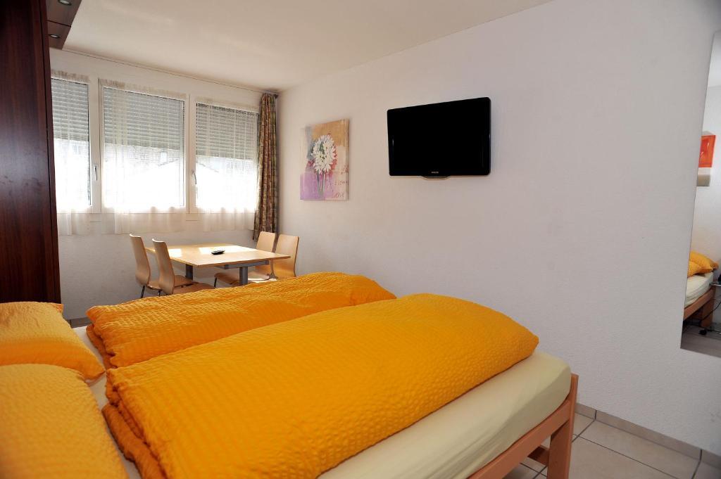 Niros Bed & Breakfast Бирсфельден Номер фото