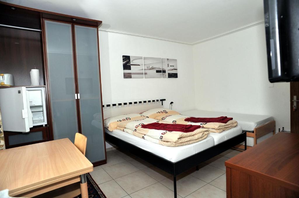 Niros Bed & Breakfast Бирсфельден Номер фото