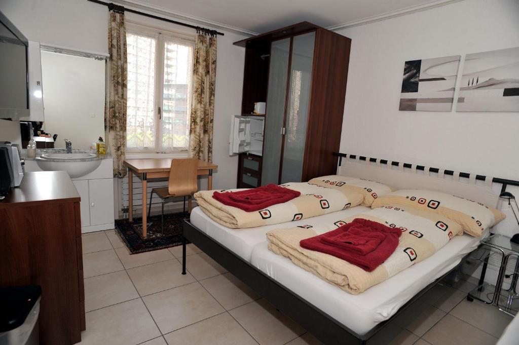 Niros Bed & Breakfast Бирсфельден Номер фото