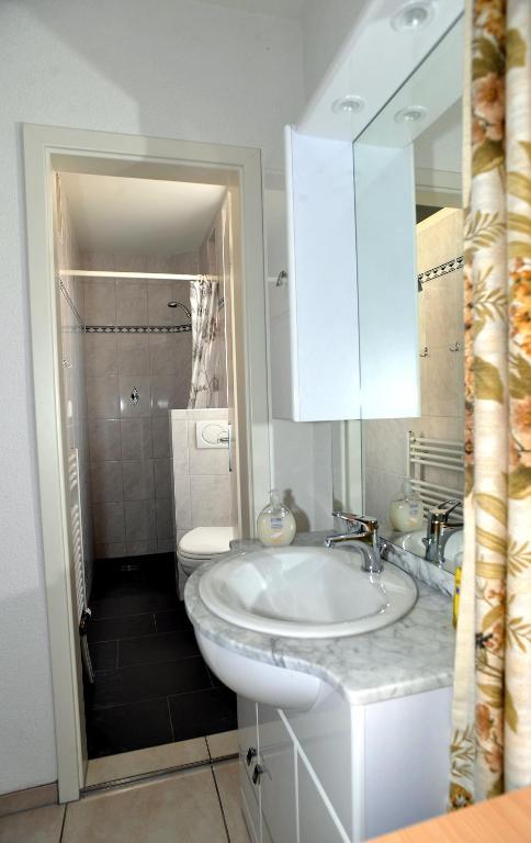 Niros Bed & Breakfast Бирсфельден Номер фото