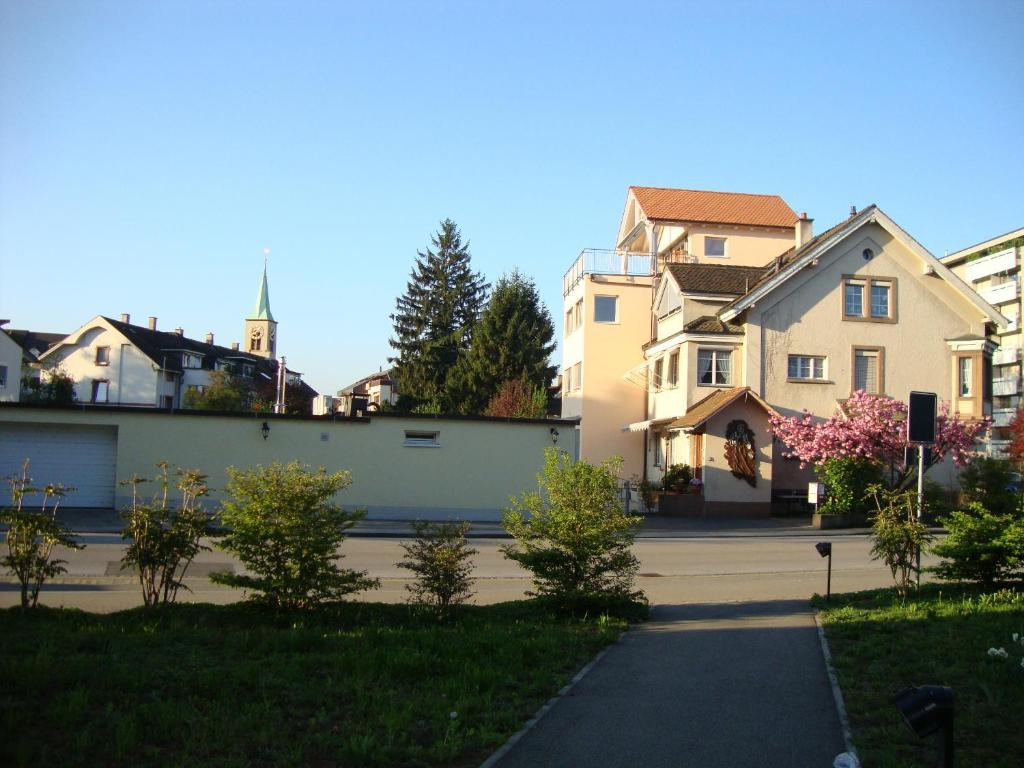 Niros Bed & Breakfast Бирсфельден Экстерьер фото